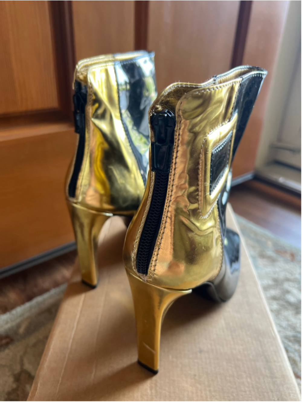 Roger Vivier Heeled Boots Size 38/8 Black and Gold True Luxury - Picture 5 of 8